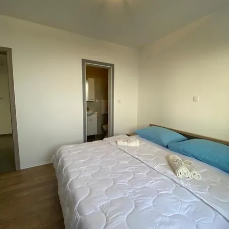 Leonardo Apartment