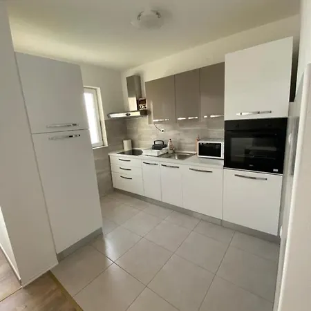 Leonardo Apartment Makarska