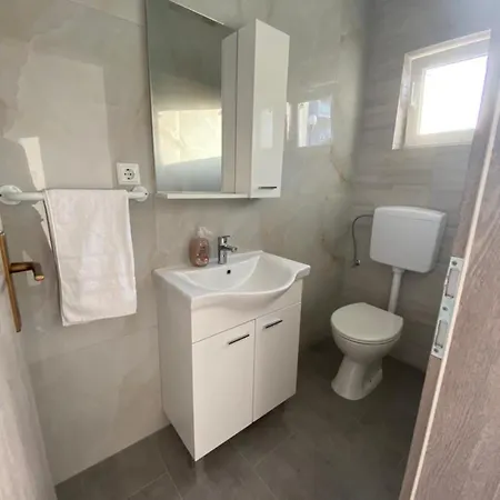 Leonardo Apartment