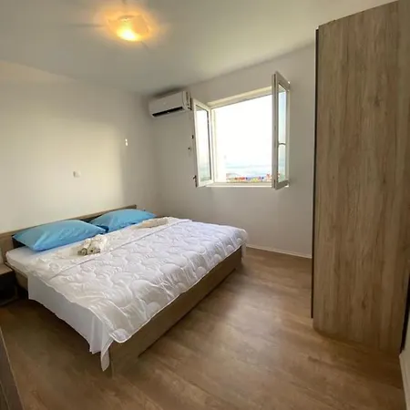 Leonardo * Μακάρσκα